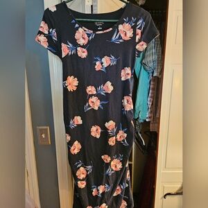 Short sleeved rouched side Maternity Dress